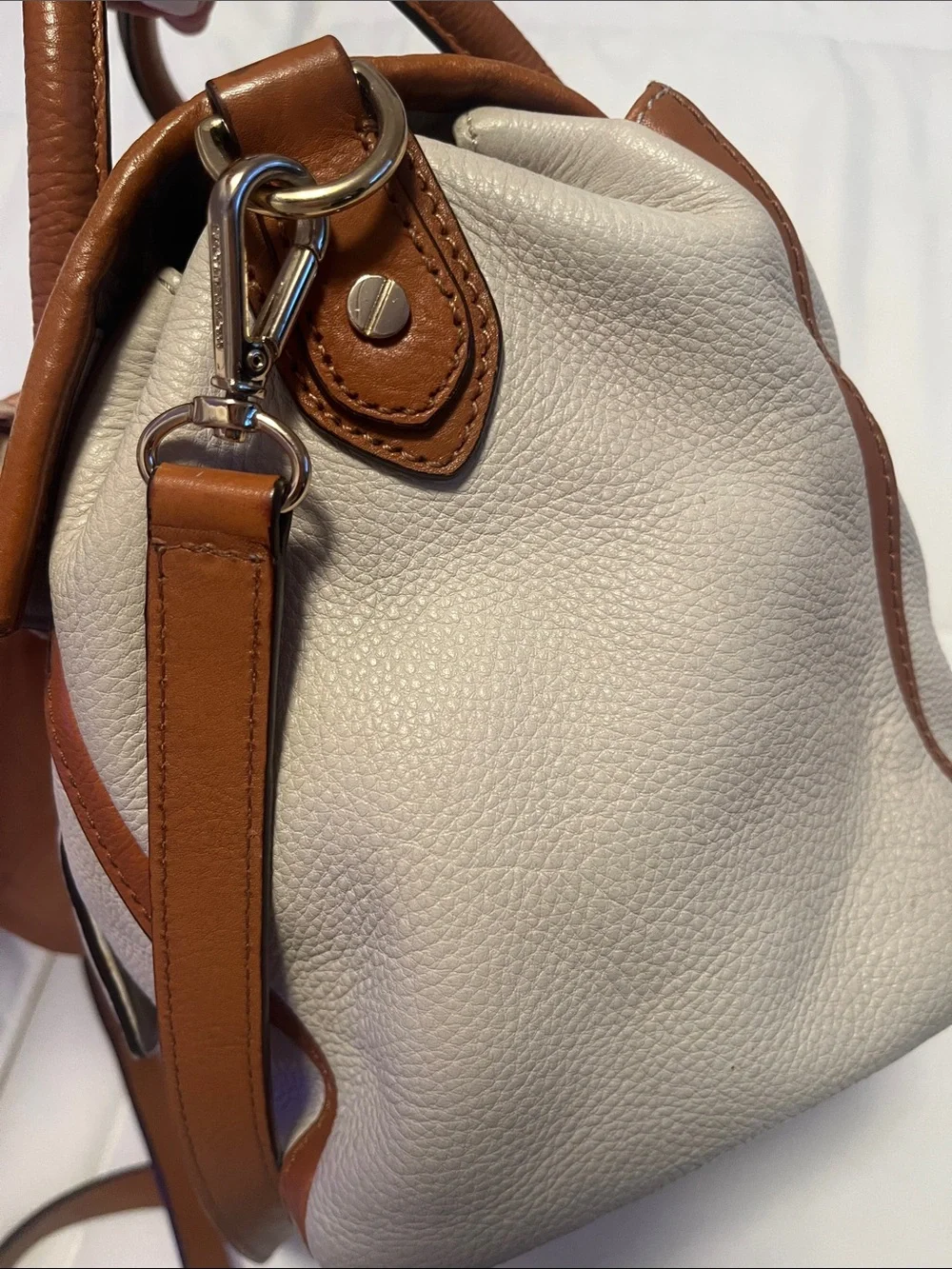 Michael Kors Cream and Brown Leather Satchel with Logo w/ Crossbody Strap EUC - Picture 2 of 8